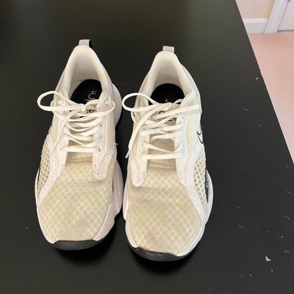 White Nike Superreps - Picture 2 of 3